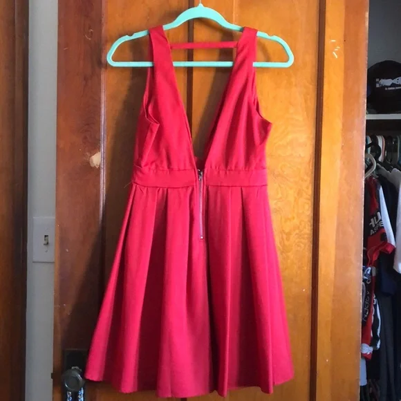 ⭐️stunning red party dress - Picture 2 of 5